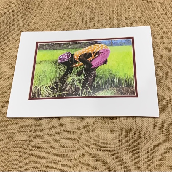 Portrait of black woman in the field - Picture 1 of 6